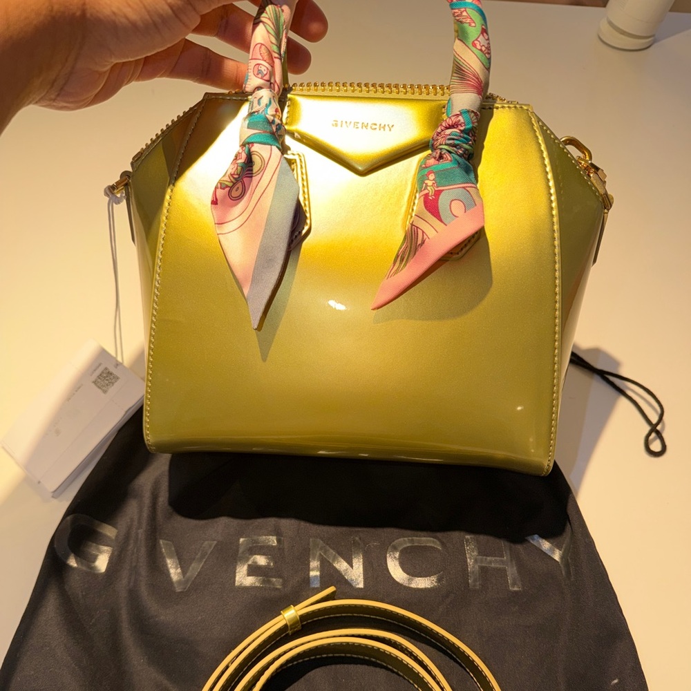 Givenchy Mini Antigona metallic green patent calfskin bag BRAND NEW W TAGS - Picture 5 of 8